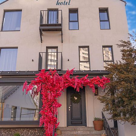 Mosh Mosh Boutique Hotel Alma-Ata Exteriör bild