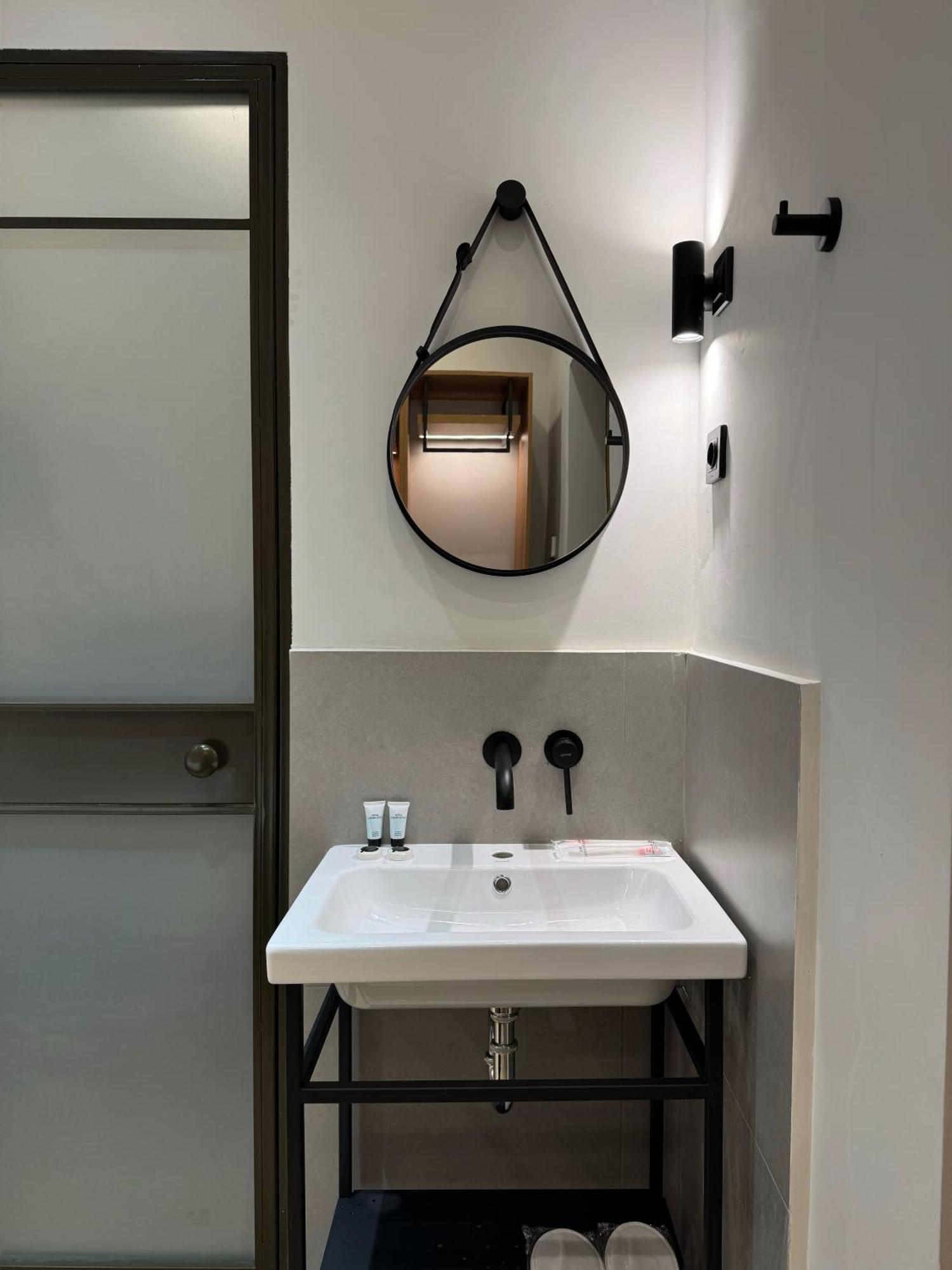 Mosh Mosh Boutique Hotel Alma-Ata Exteriör bild